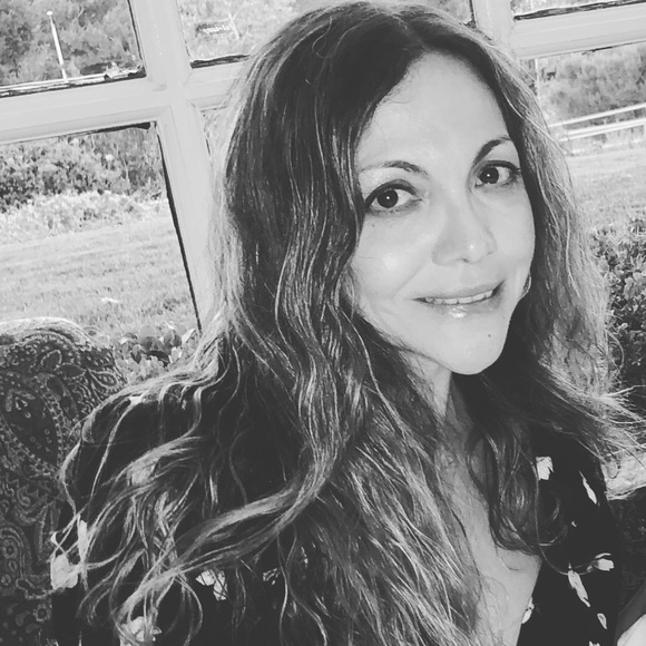 Meet your Posher, Candi - Picture 2 of 3